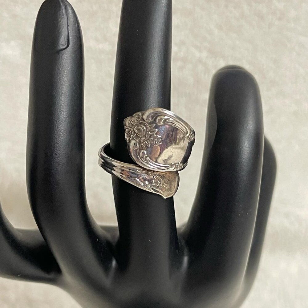 A Rogers Vintage Floral Silver Spoon Ring